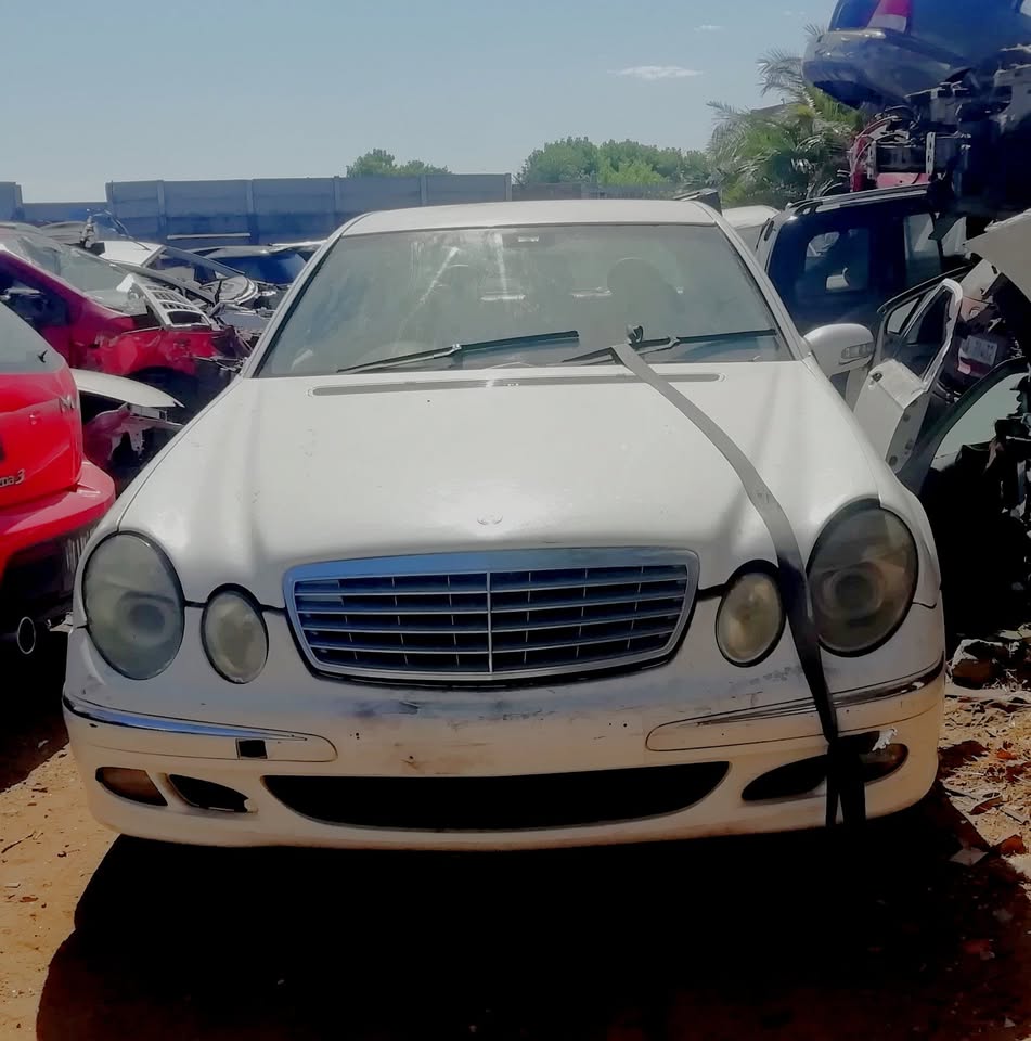 mercedes benz e200 stripping for spares