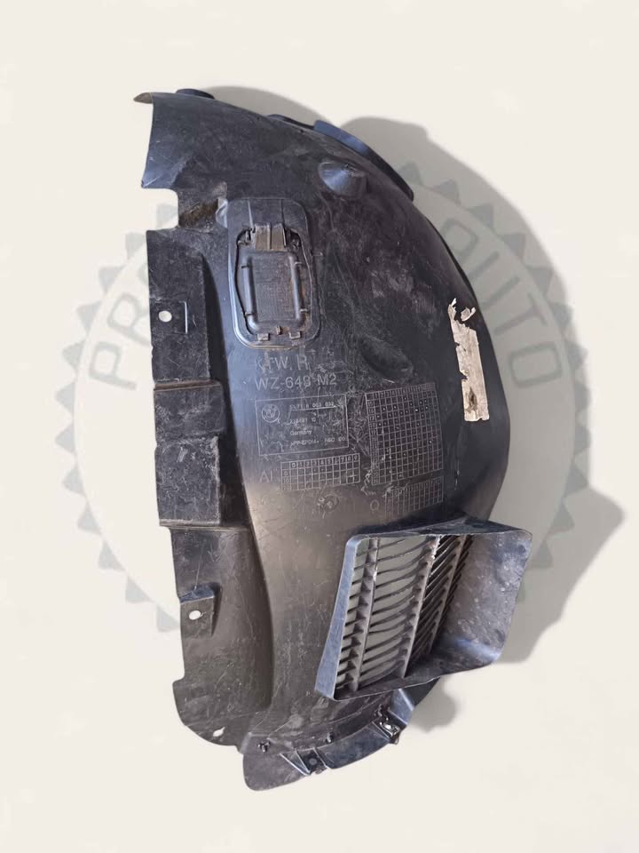 2015-2021 BMW M2 F87 LEFT FRONT INNER FENDER LINER AVAILABLE FOR SALE IN EXCELLENT CONDITION - Private Seller