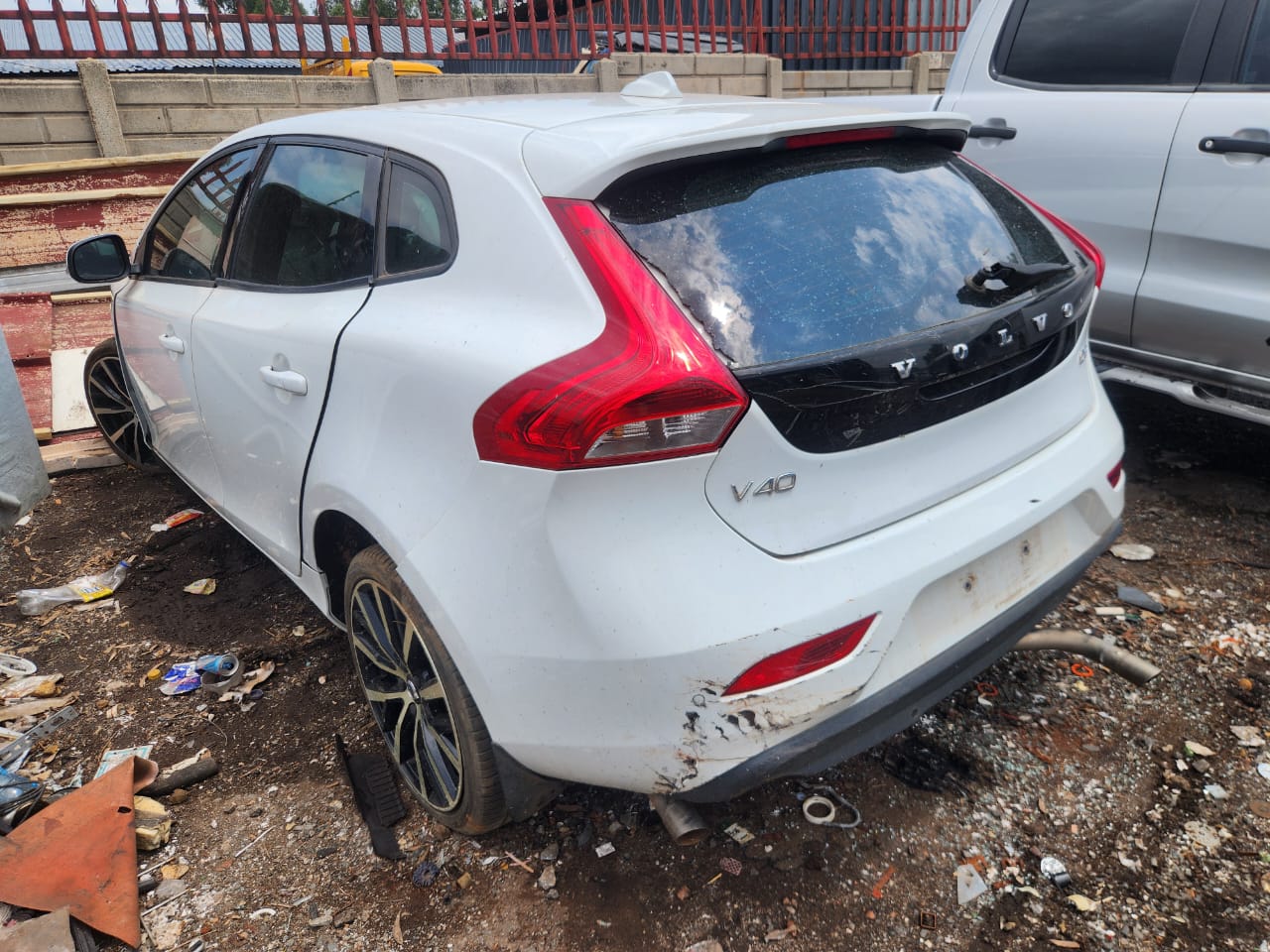 volvo V40 D3 automatic for stripping