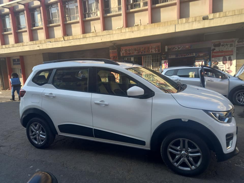 2022 RENAULT TRIBER 1.0 PETROL ENGINE, AUTOMATIC, WHITE COLOR, MILEAGE 57000KM