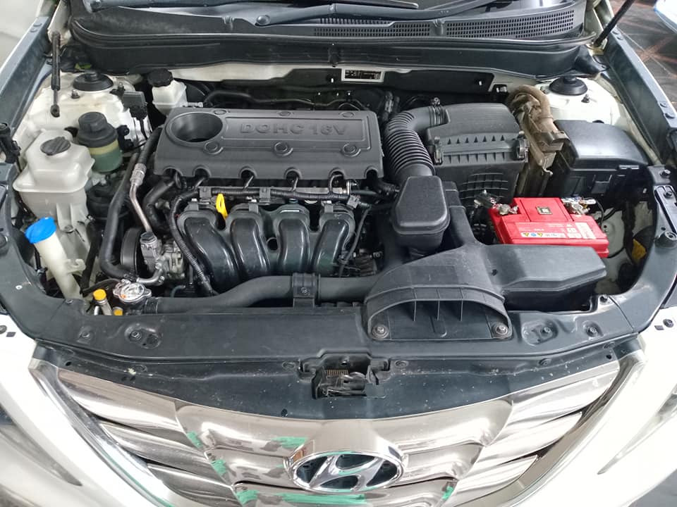 2012 Hyundai Sonata 2.4 88 000km white Automatic leather interior