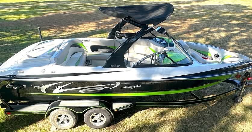 24ft Tige Wakeboard & Surf Boat