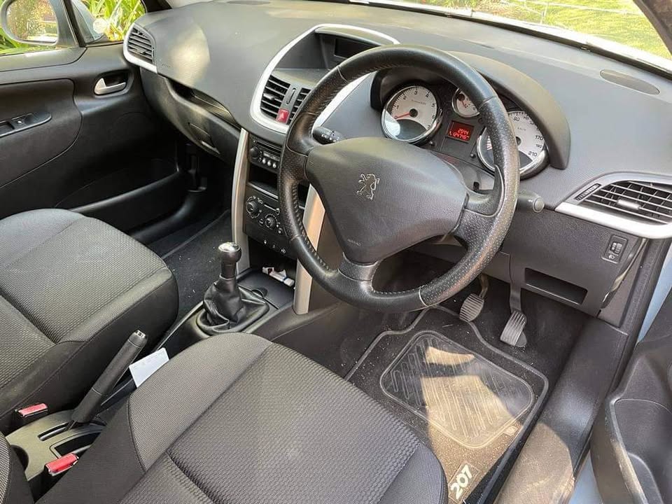 2012 Peugeot 2012 2012 Peugeot 207 very clean