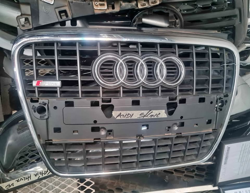Grille Audi A3 S Line  Used Auto Body Spare Parts at Sema Spare Center. Affordab - Private Seller