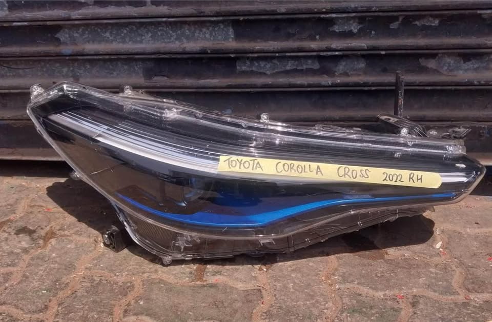 Toyota Corolla Cross headlight 2022 - Private Seller Toyota Corolla Cross headlight 2022 - Private Seller