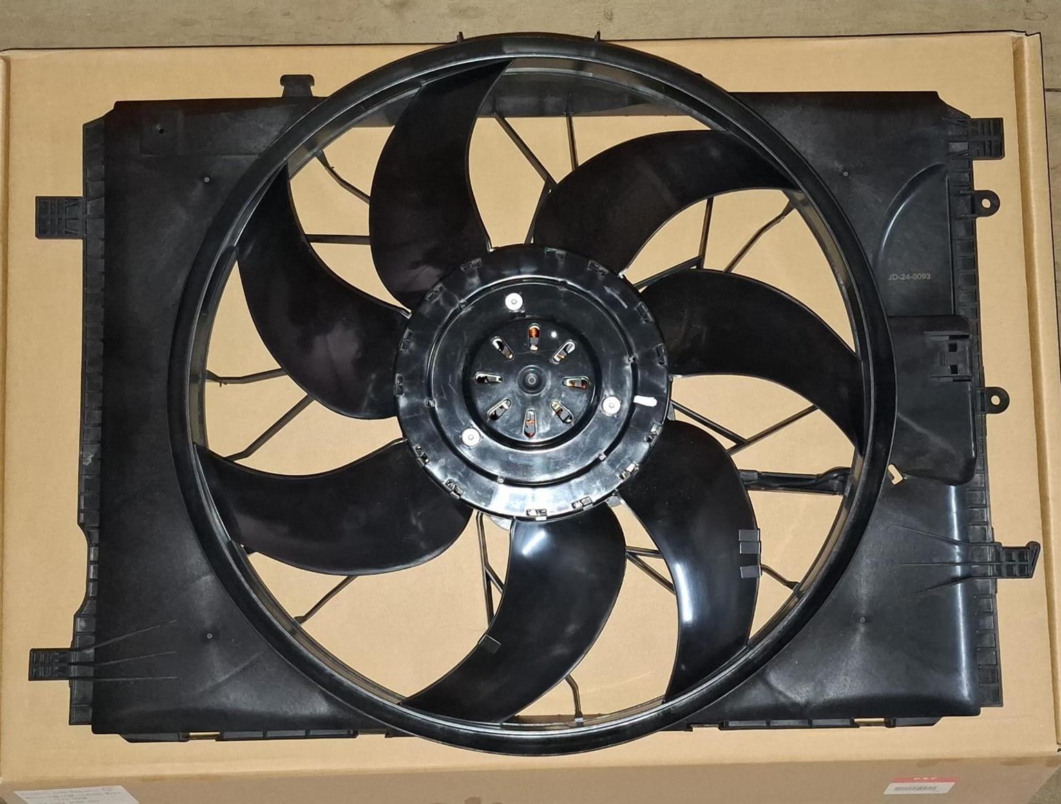 Mercedes W204 C200 C220 C250 C320 C300 Radiator Fan with Resistor – For Sale Mercedes W204 C200 C220 C250 C320 C300 Radiator Fan with Resistor – For Sale