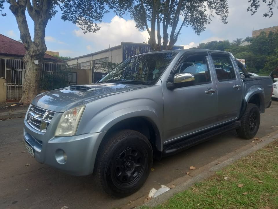 2011 Isuzu KB300 LX D-TEQ Double Cab Diesel, Manual, Blue, . Spare Key.
