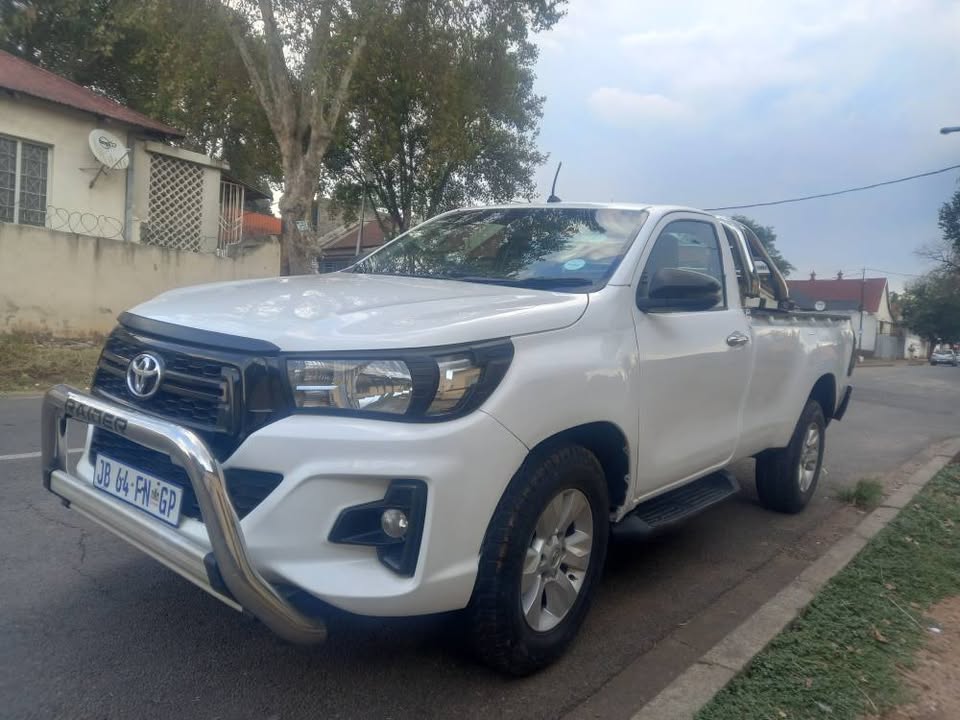 2017 Toyota Hilux single cab 2.4 GD6 SRX High Raider Diesel, Manual, White, 141000kms