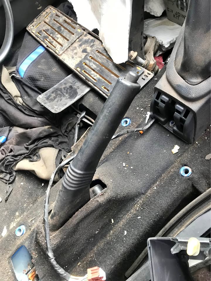 RENAULT SANDERO HAND BRAKE FOR SALE CALL: or WHATSAPP: - Private Seller