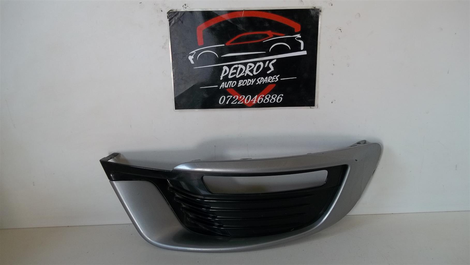 Renault Megane 3 left fog light grille - Private Seller Renault Megane 3 left fog light grille - Private Seller