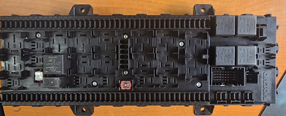 VOLVO FH E6 FUSE BOX ECU CONTROL UNIT FOR SALE - Private Seller VOLVO FH E6 FUSE BOX ECU CONTROL UNIT FOR SALE - Private Seller