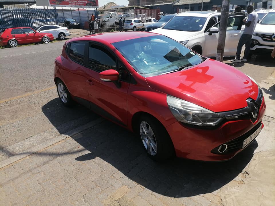 2013 Renault Clio 900T Turbo with a Nice interior seat