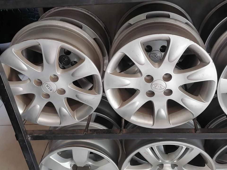 Kia 16inch Set Of Mag Rims - Private Seller Kia 16inch Set Of Mag Rims - Private Seller