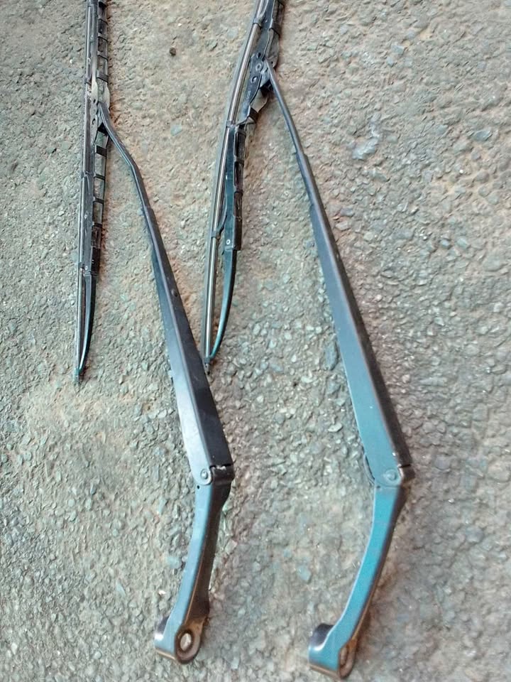 2003 up Toyota Prado 120 series wiper arms - Private Seller