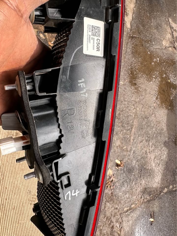 HYUNDAI KONA MK1 Inner Right Side Tailgate Tail Light - Private Seller HYUNDAI KONA MK1 Inner Right Side Tailgate Tail Light - Private Seller