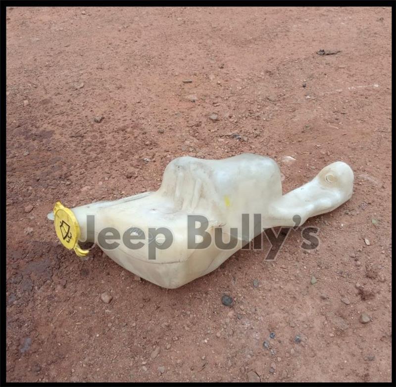 Dodge Caliber Water Bottle. Car Parts From Stripped Vehicles - Private Seller Dodge Caliber Water Bottle. Car Parts From Stripped Vehicles - Private Seller