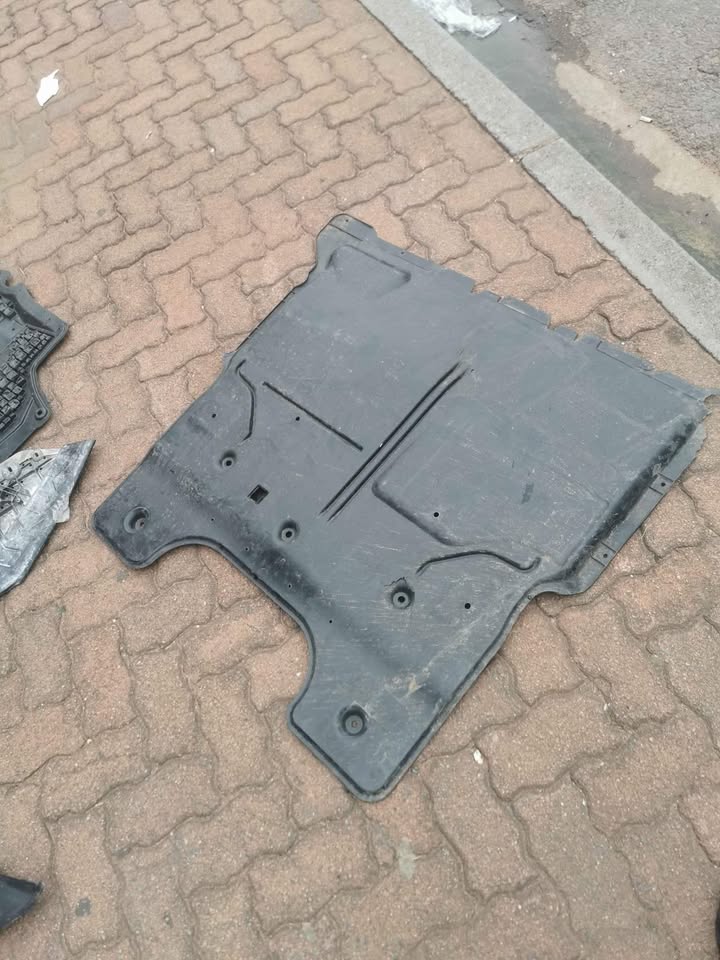 Audi A1, vw T cross, Tiago and polo Aw 2018 engine cover - Private Seller Audi A1, vw T cross, Tiago and polo Aw 2018 engine cover - Private Seller