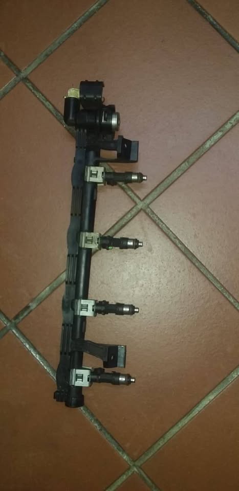 Ford Fiesta 1.4 Spja & Ford Figo 1.4 Spja Fuel Rail With Injectors - Private Seller