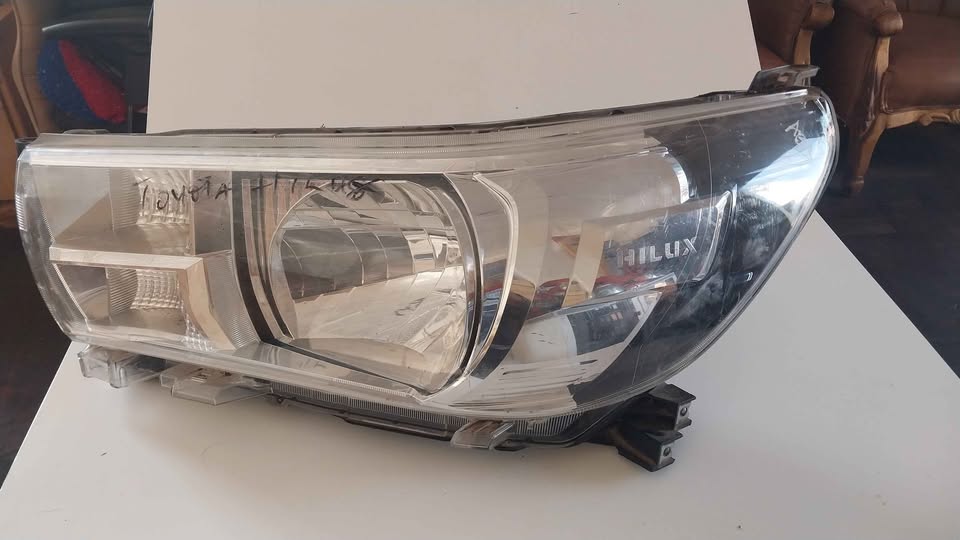 Toyota Hilux 2017 Left headlight for sale - Private Seller Toyota Hilux 2017 Left headlight for sale - Private Seller