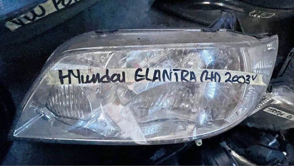 Hyundai Elantra headlight - Private Seller Hyundai Elantra headlight - Private Seller
