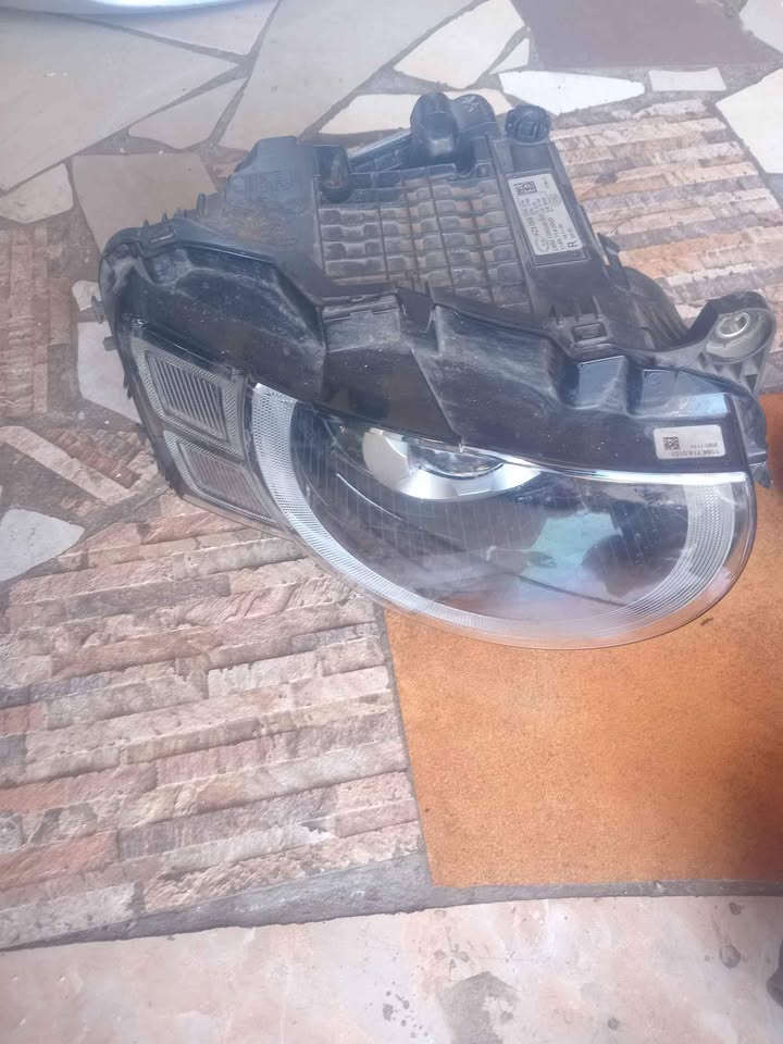 Land rover Defender right side headlight - Private Seller Land rover Defender right side headlight - Private Seller
