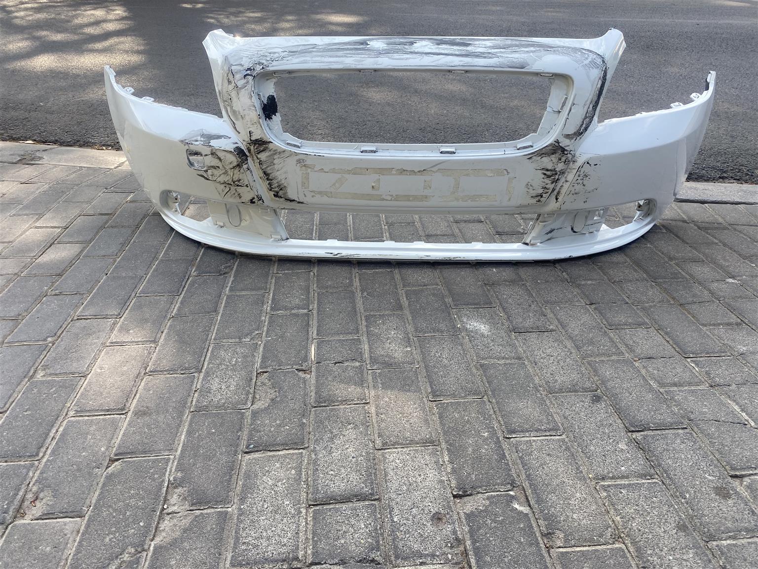 2010 VOLVO S40 FRONT BUMPER FOR SALE. IN EXCELLENT CONDITION - Private Seller