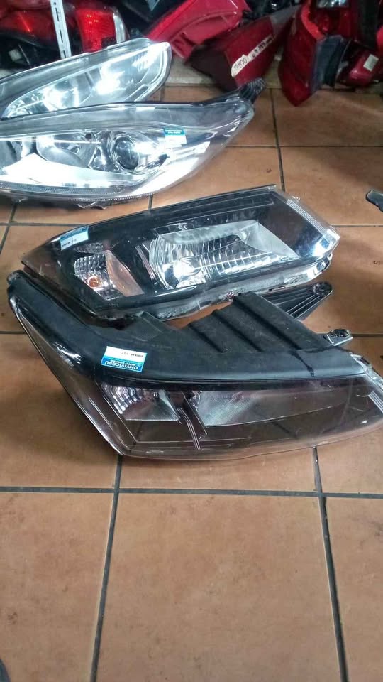 Mahindra XUV 300 Right side headlight (available) in stock - Private Seller Mahindra XUV 300 Right side headlight (available) in stock - Private Seller