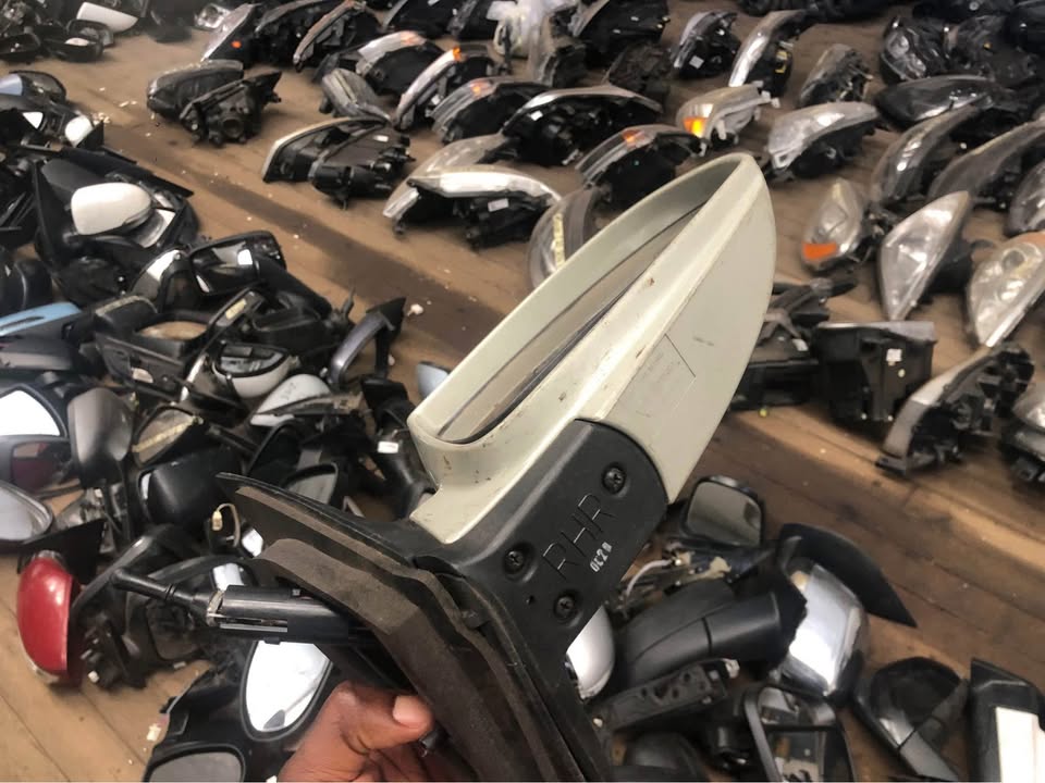 Kia Rio Side mirror - Private Seller