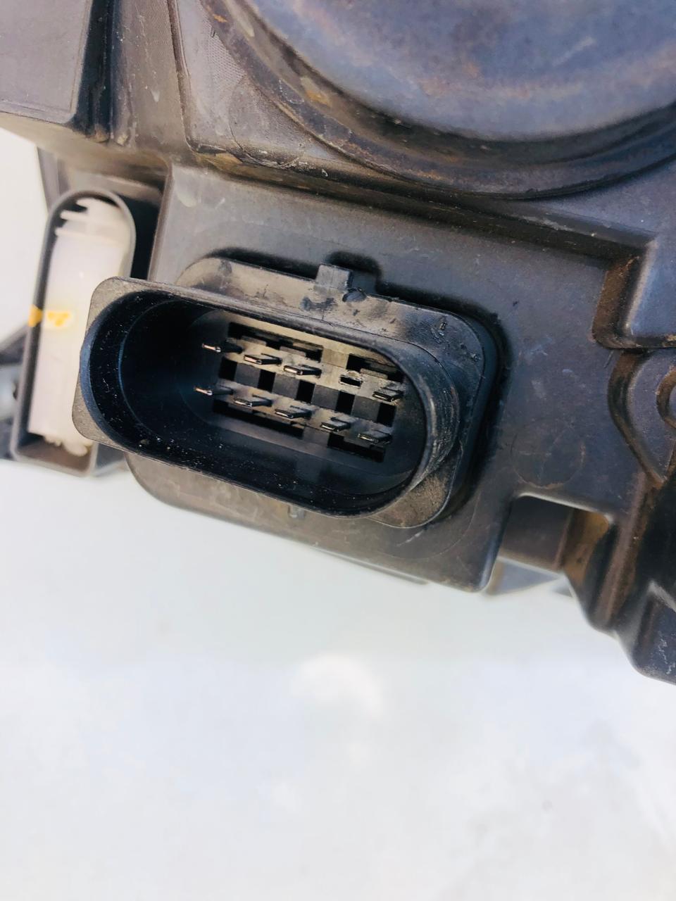 VW Amarok left and right side standard headlight (2010) - Private Seller VW Amarok left and right side standard headlight (2010) - Private Seller