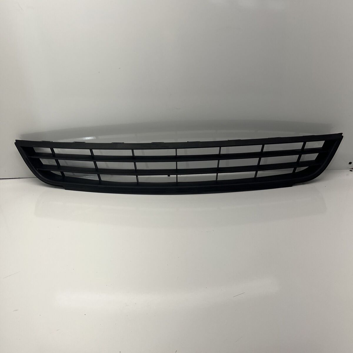 VW Jetta 6 Front Lower Bumper Grille 5C6 853 677 – OEM Replacement - Private Seller VW Jetta 6 Front Lower Bumper Grille 5C6 853 677 – OEM Replacement - Private Seller