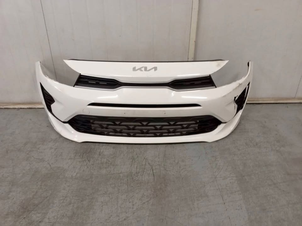 2024 Kia Rio Complete Bumper - Private Seller 2024 Kia Rio Complete Bumper - Private Seller