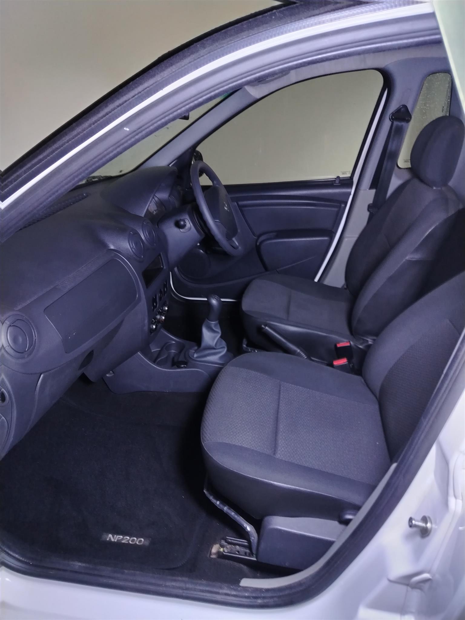 Nissan Np200 bakkie 1.6 safety pack