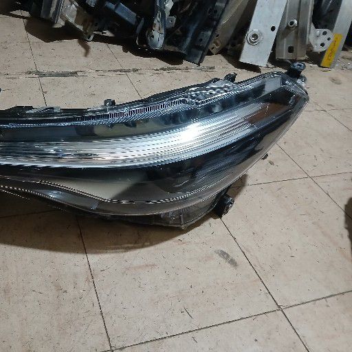 Toyota corolla cross headlight - Private Seller Toyota corolla cross headlight - Private Seller
