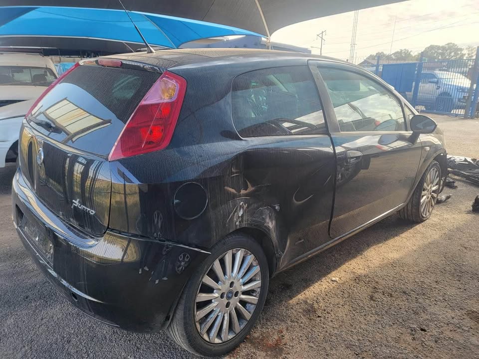 2009 FIAT PUNTO 1.9 JTD STRIPPING FOR SPARES CALL OR WHATSAPP or - Private Seller