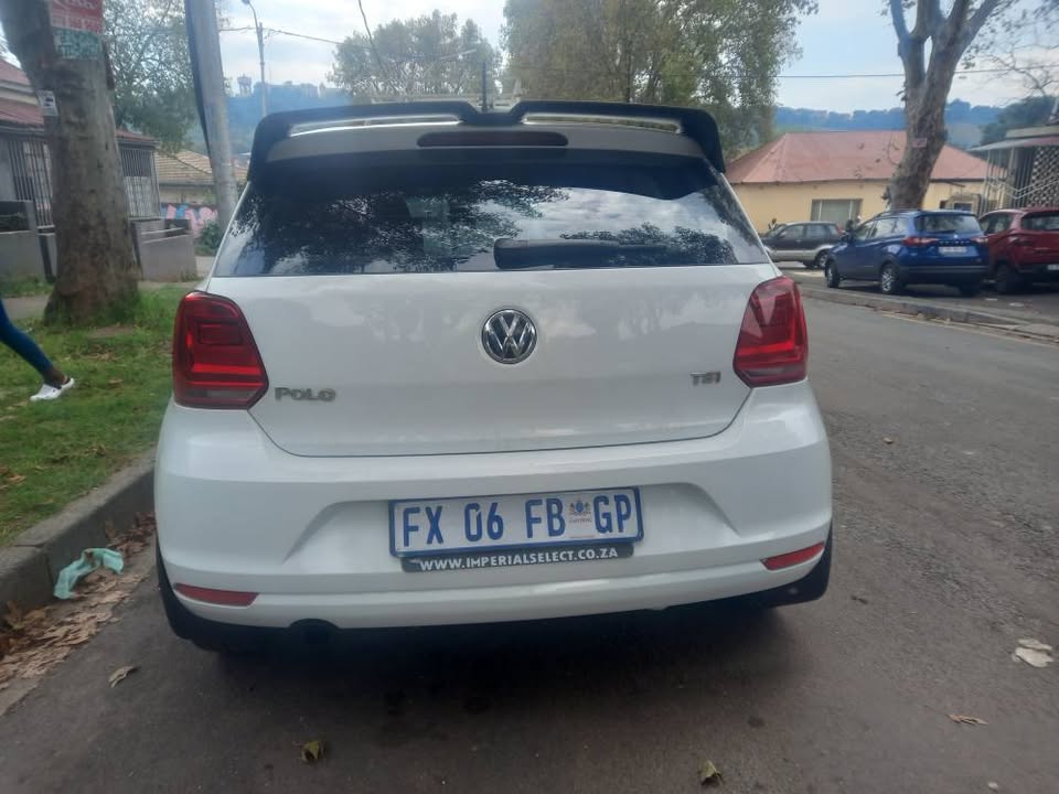 2017 VW Polo 6 Tsi 1.2 Petrol, Manual, White, 143000kms, Service book.