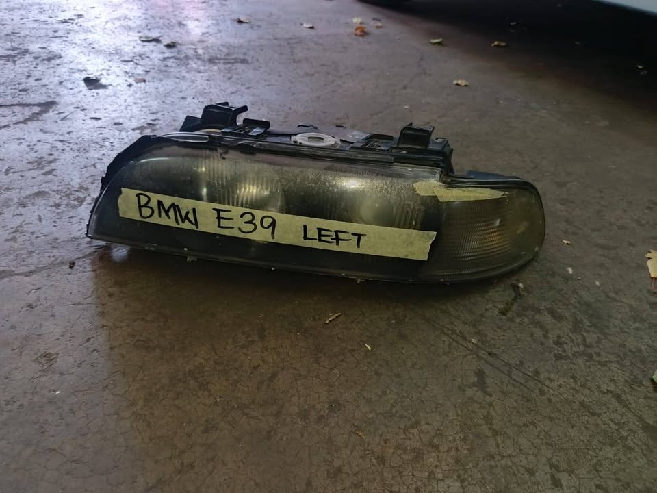Bmw E39 left Headlight - Private Seller