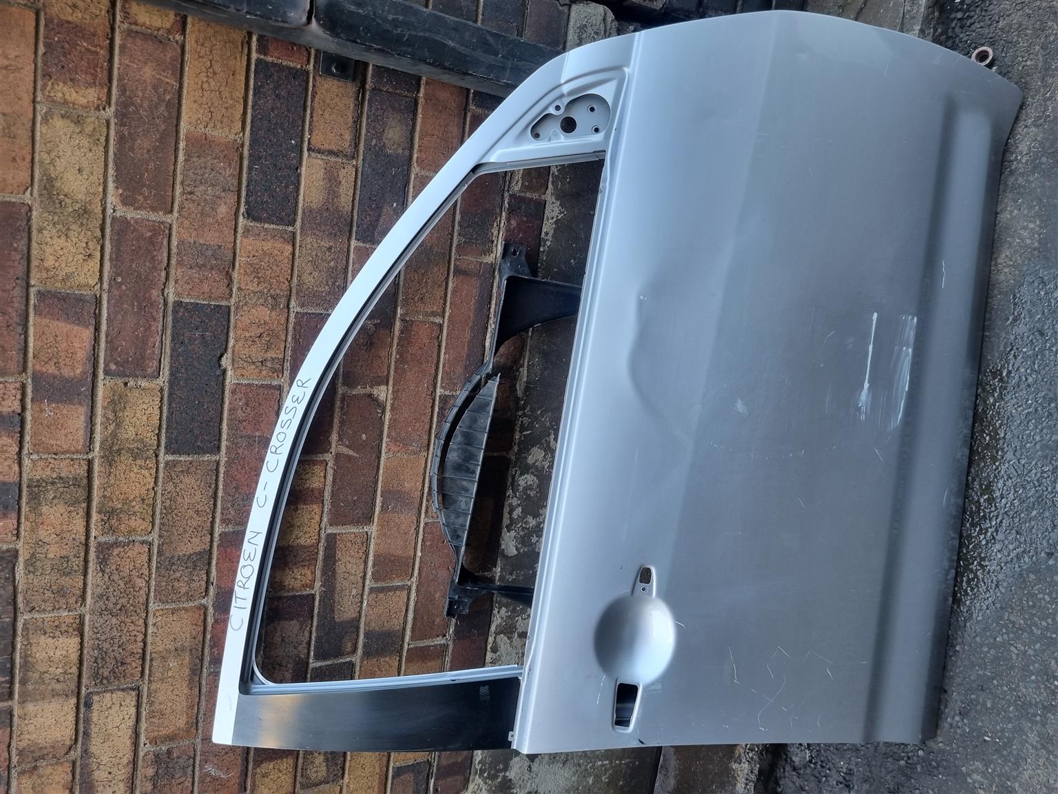 CITROEN C-CROSSER RIGHT HAND DOOR - Private Seller CITROEN C-CROSSER RIGHT HAND DOOR - Private Seller