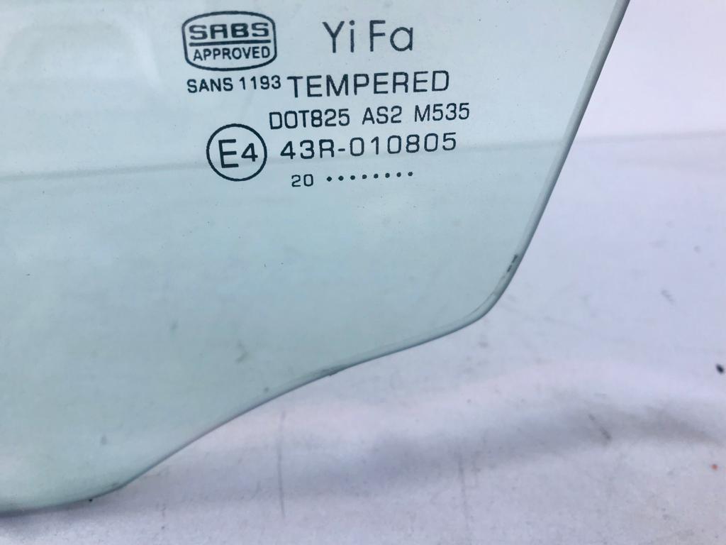 Nissan NP300 left side door glass - Private Seller
