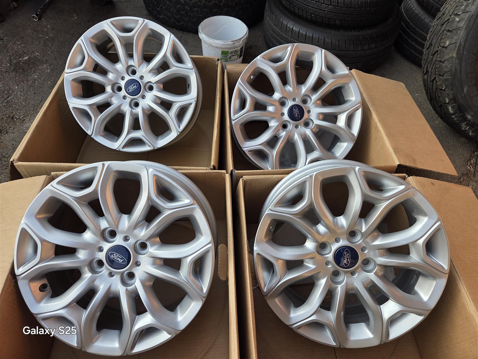 Ford ecosport mags size 16 set originals - Private Seller Ford ecosport mags size 16 set originals - Private Seller