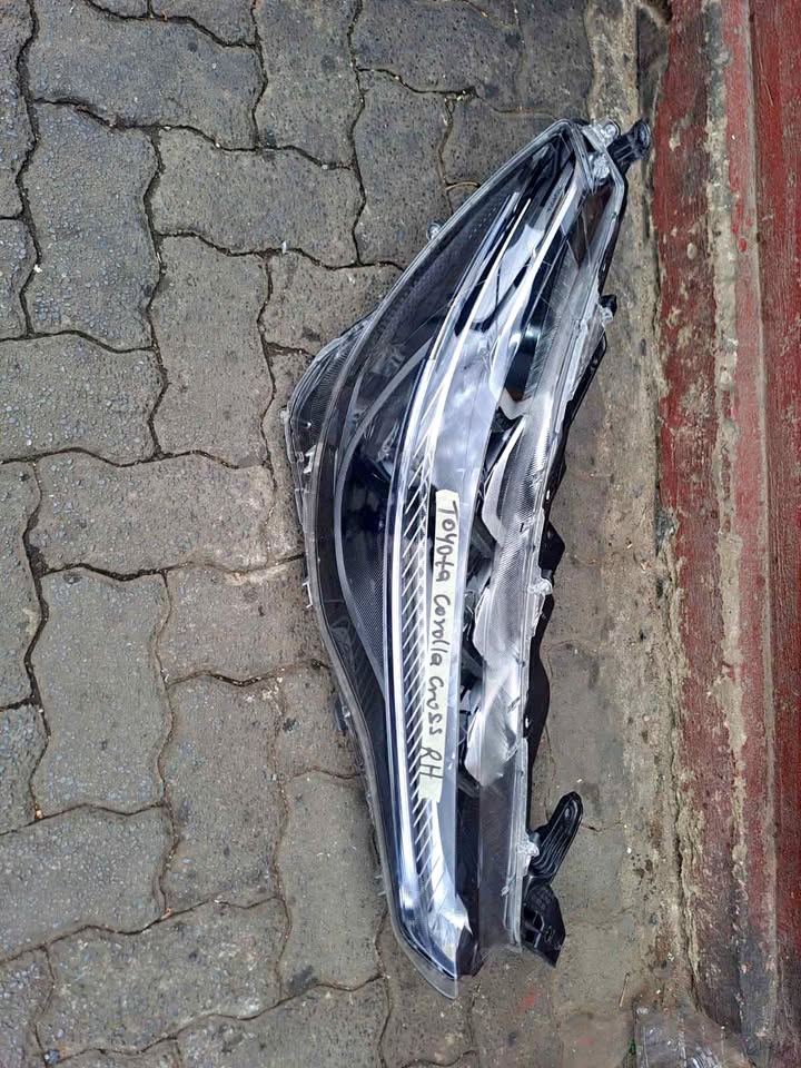 TOYOTA COROLLA CROSS 2024-2025 MODEL LED HEADLIGHT RIGHT SIDE - Private Seller TOYOTA COROLLA CROSS 2024-2025 MODEL LED HEADLIGHT RIGHT SIDE - Private Seller
