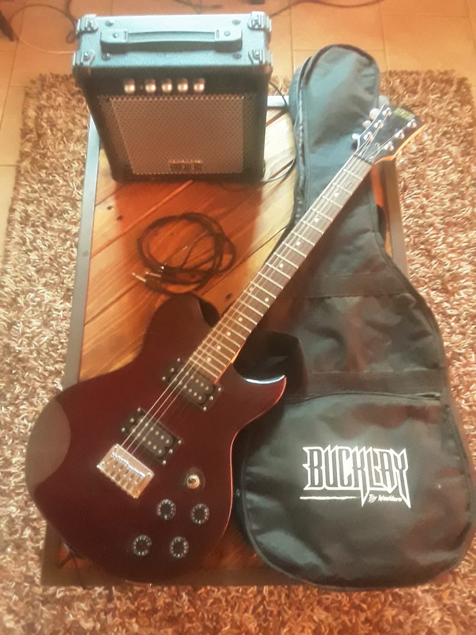 Buckley Guitar with set