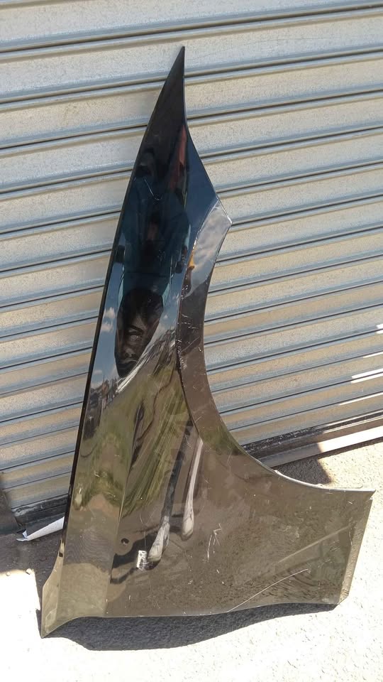 BMW G20 fender for sell in good condition nice and clean - Private Seller