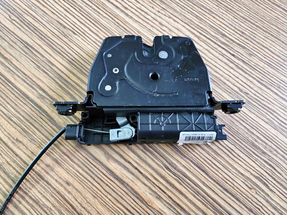 BMW F10 BOOT LOCK – OEM