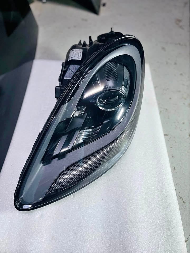 Porsche Boxster Cayman Xenon LED Headlight 2018 - Private Seller Porsche Boxster Cayman Xenon LED Headlight 2018 - Private Seller