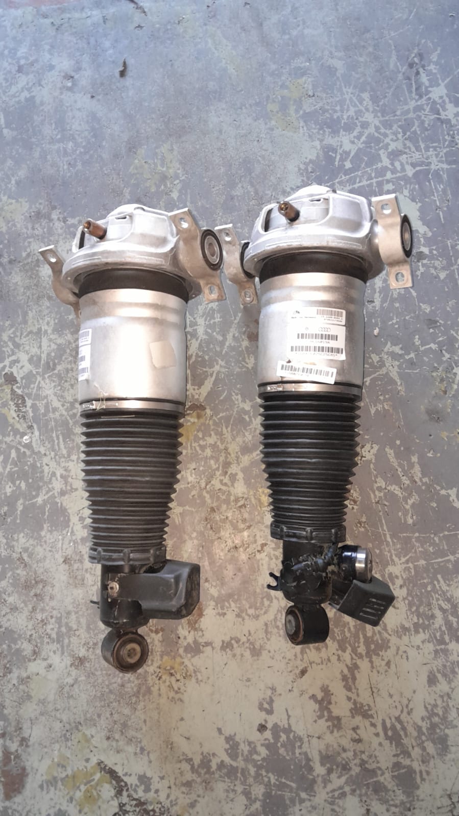 AUDI Q7 FRONT AIR SHOCKS FOR SALE - Private Seller AUDI Q7 FRONT AIR SHOCKS FOR SALE - Private Seller