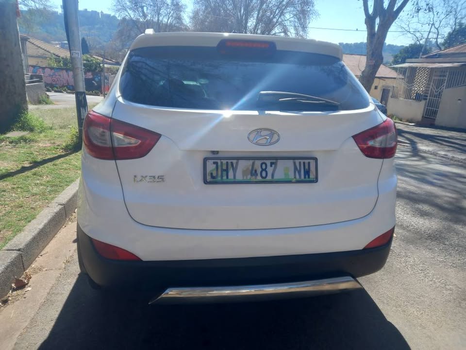 2016 Hyndai Ix35 2.0 Petrol, Manual, White, Full service history, 79000kms, Leather Seats.