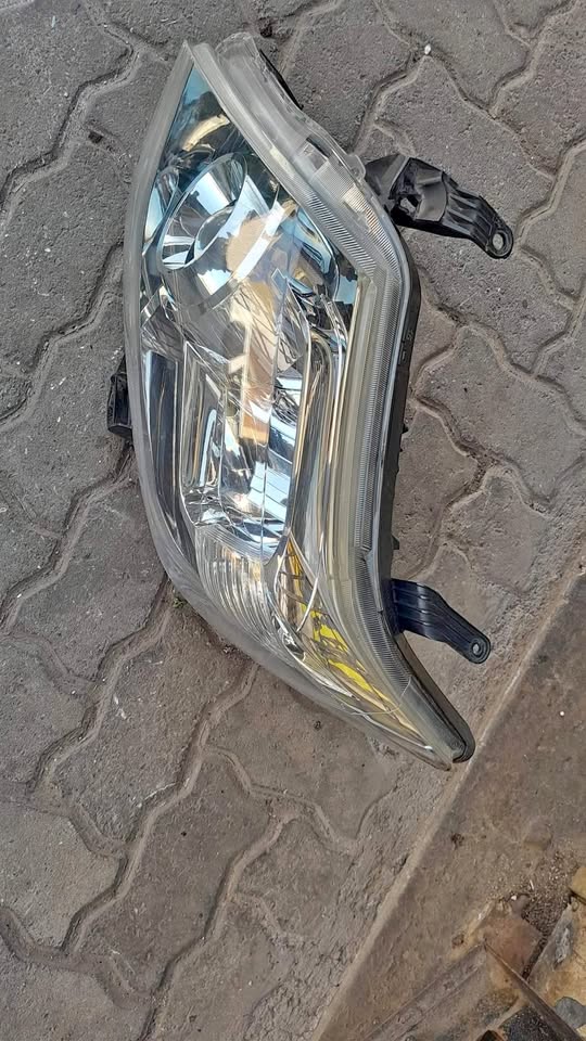 Toyota fortuner headlight - Private Seller Toyota fortuner headlight - Private Seller