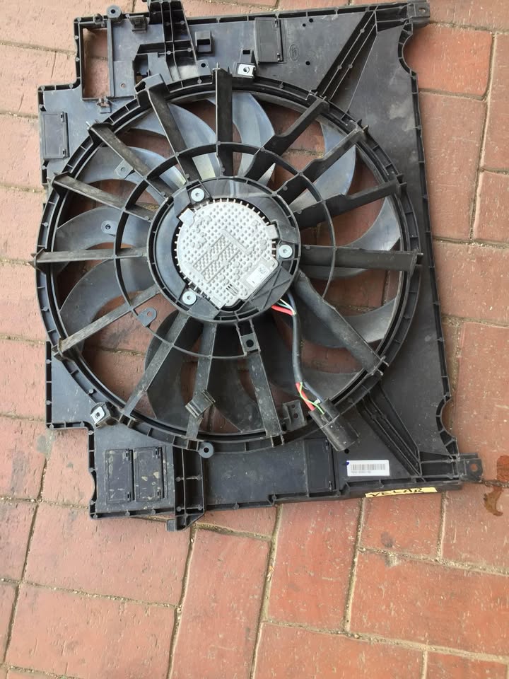 Rang Rover F pass fan for sell in good condition nice and clean - Private Seller Rang Rover F pass fan for sell in good condition nice and clean - Private Seller