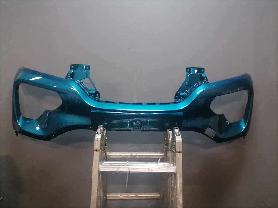 Renault Kwid teal colored bumper DM or contact number in the description for assistance. - Private Seller
