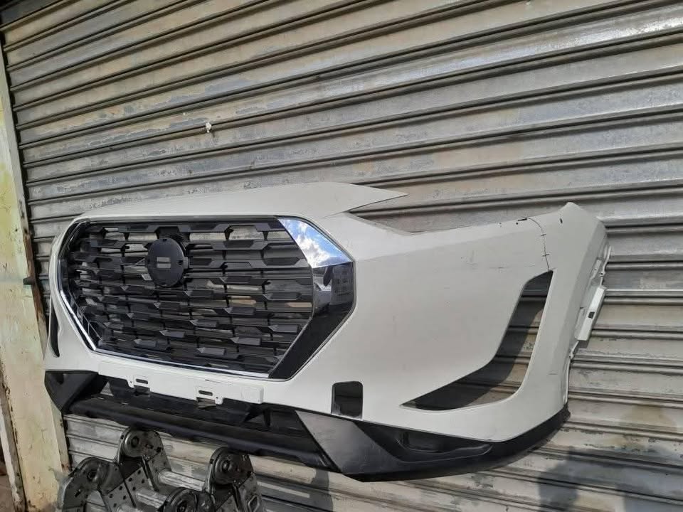 2019-2023 NISSAN MAGNET FRONT BUMPER AND GRILL FOR SALE